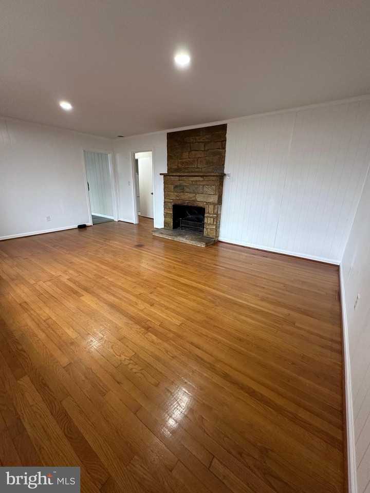 934 N East Street Ext - Photo 5 of 11