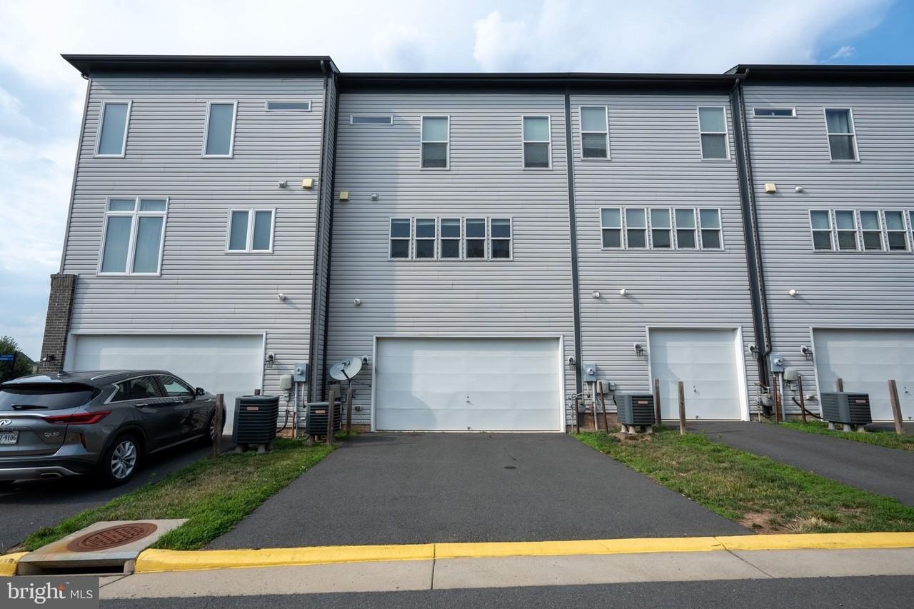 21027 Ashburn Heights Dr - Photo 4 of 29