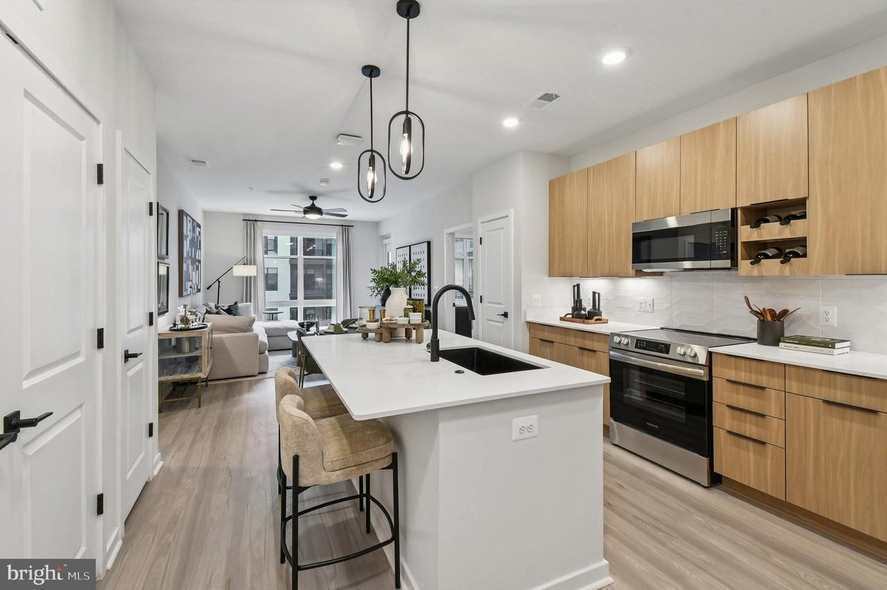 43601 Charitable St Apt 301 - Photo 2 of 19