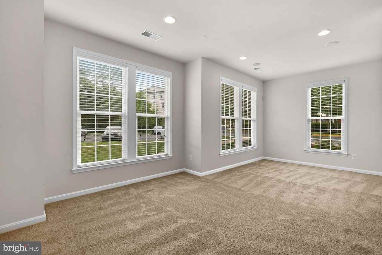 22664 Amberjack Sq - Photo 4 of 46