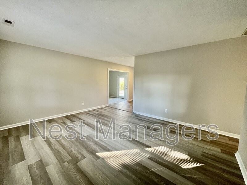 5985 Mcdonald Rd - Photo 3 of 21