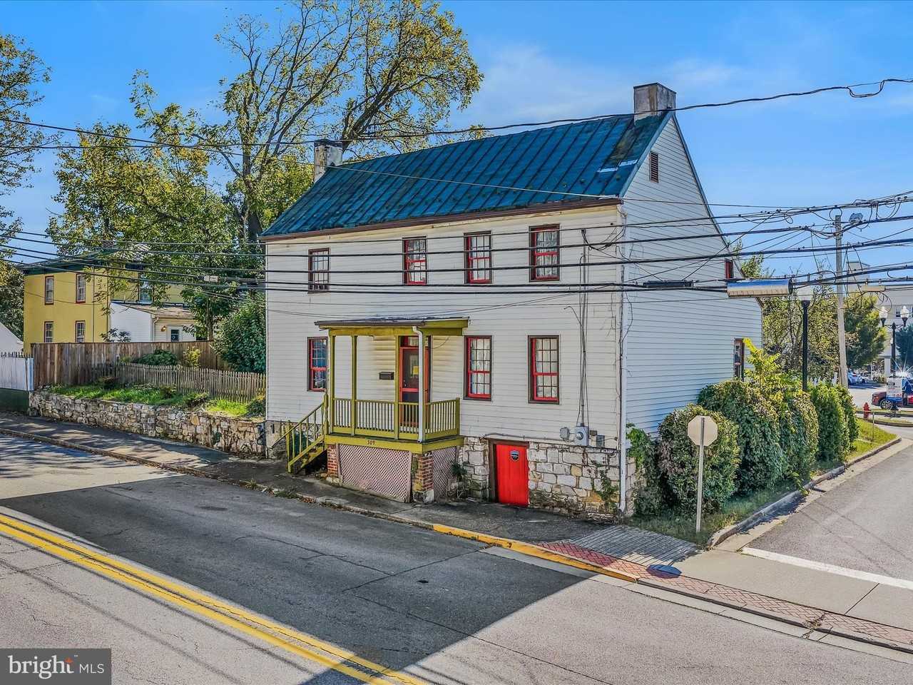 309 W Liberty St - Photo 2 of 50