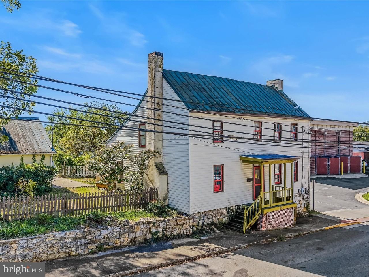 309 W Liberty St - Photo 3 of 50