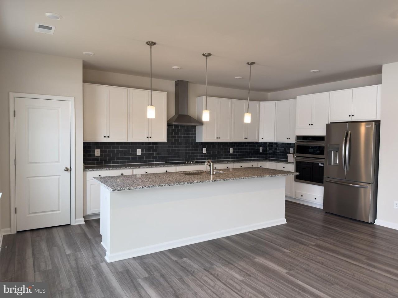 430 SILVER BIRCH Drive - Photo 2 of 11