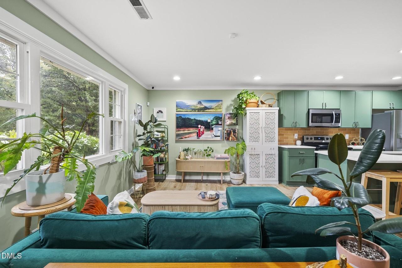 1002 Bacon St - Photo 3 of 31