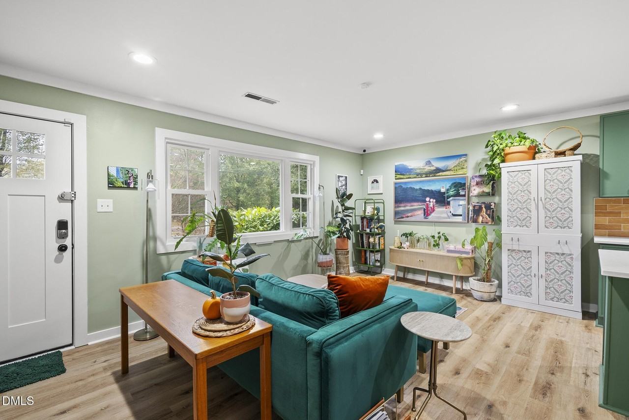 1002 Bacon St - Photo 4 of 31