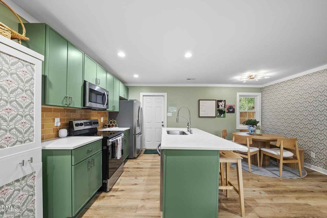 1002 Bacon St - Photo 7 of 31