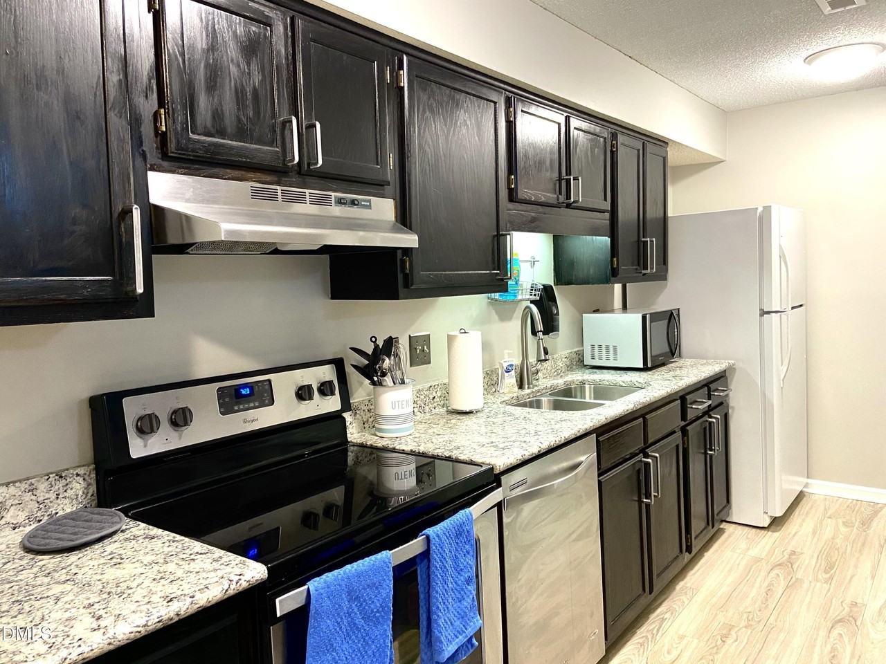 1521 Creekwood Ct Unit 201 - Photo 2 of 6