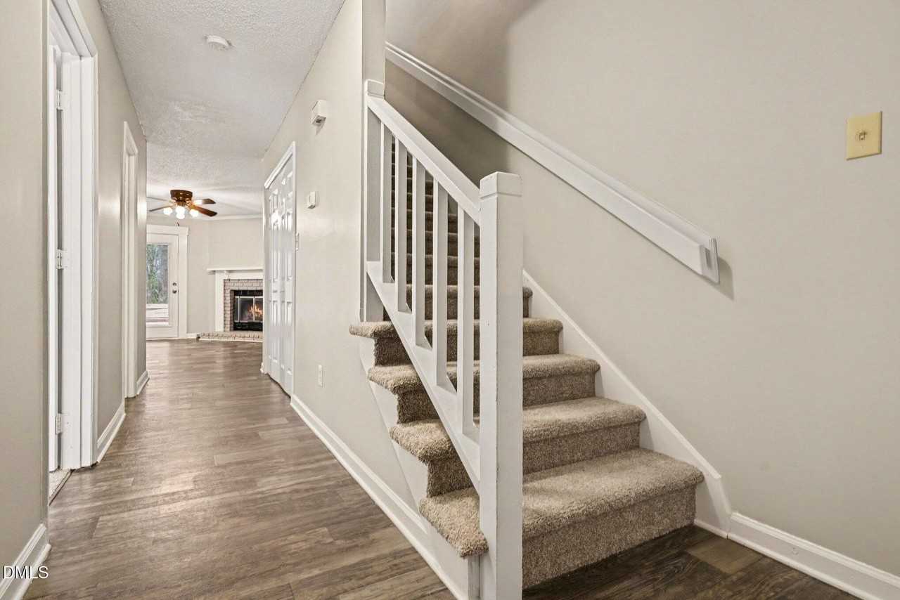 110 Carriage House Trl - Photo 4 of 28