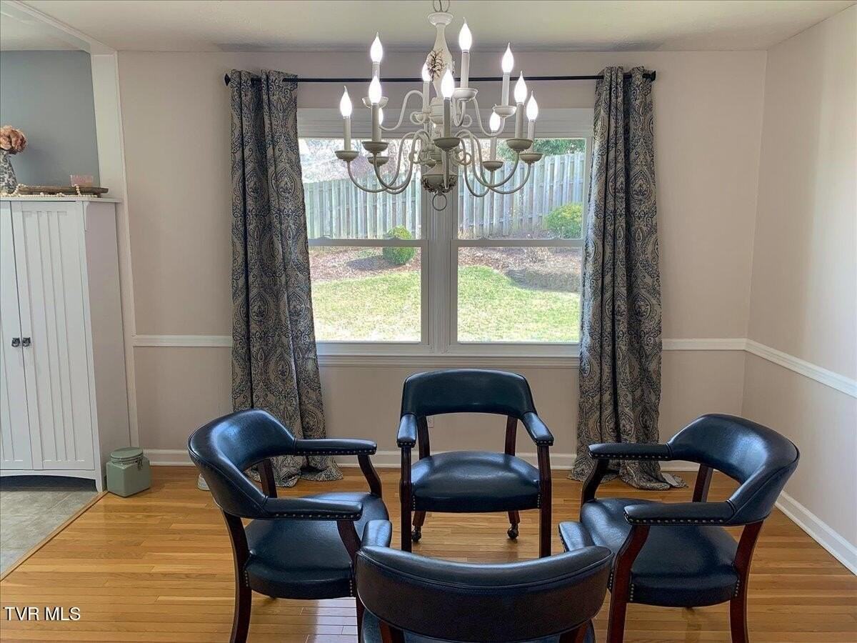 601 Meadow Ln - Photo 7 of 20