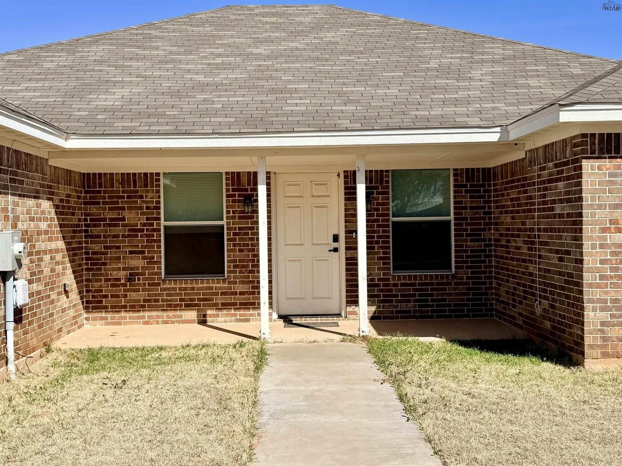 3258 Northwest Dr - Photo 2 of 29