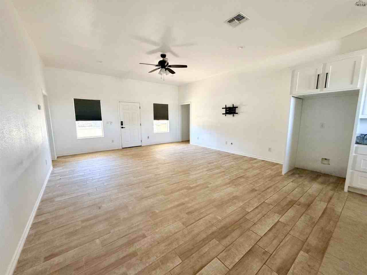 3258 Northwest Dr - Photo 5 of 29