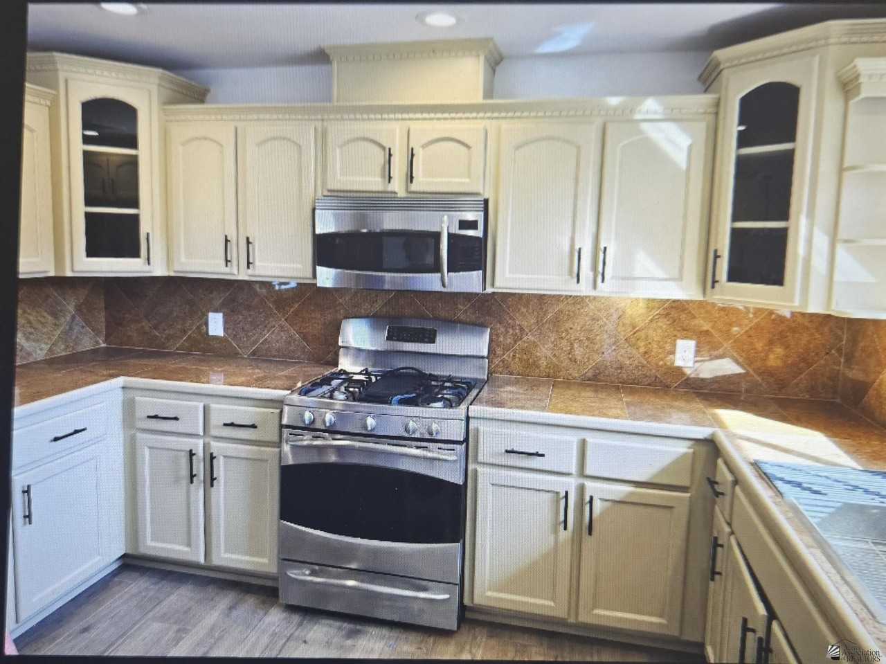 854 S Sunset Ave - Photo 4 of 17