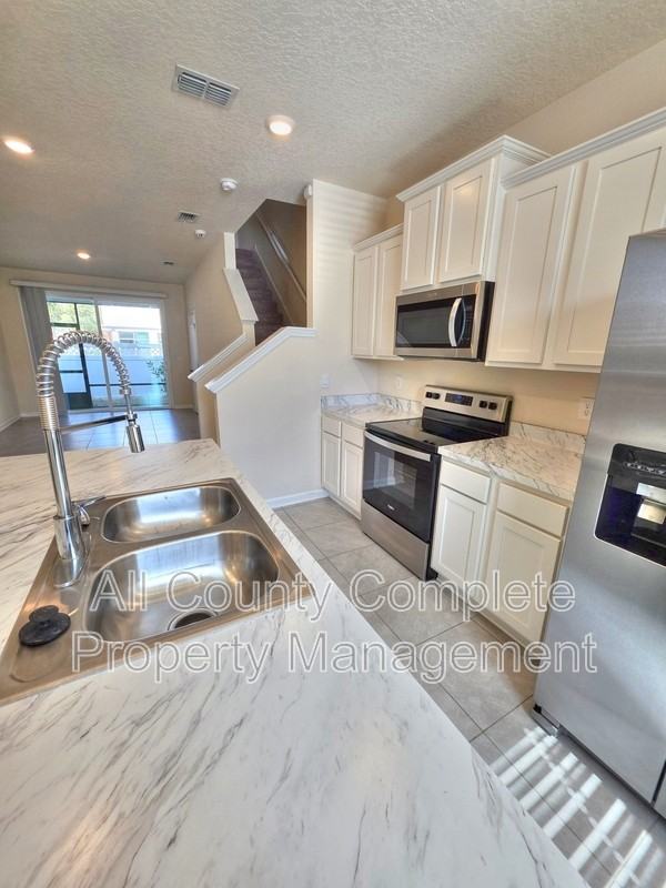 3972 Village View Ln - Photo 5 of 25