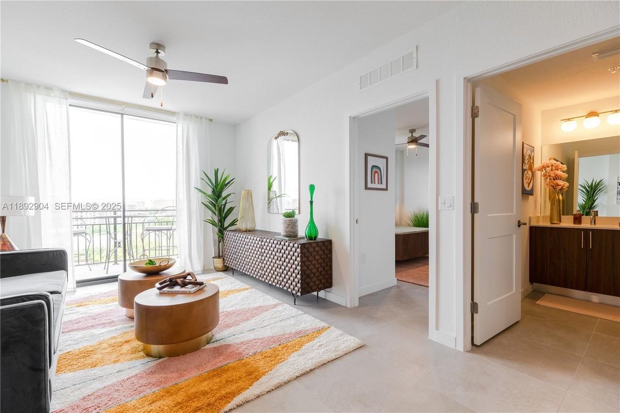 1005 Spring Garden Bridge #729 - Photo 3 of 38