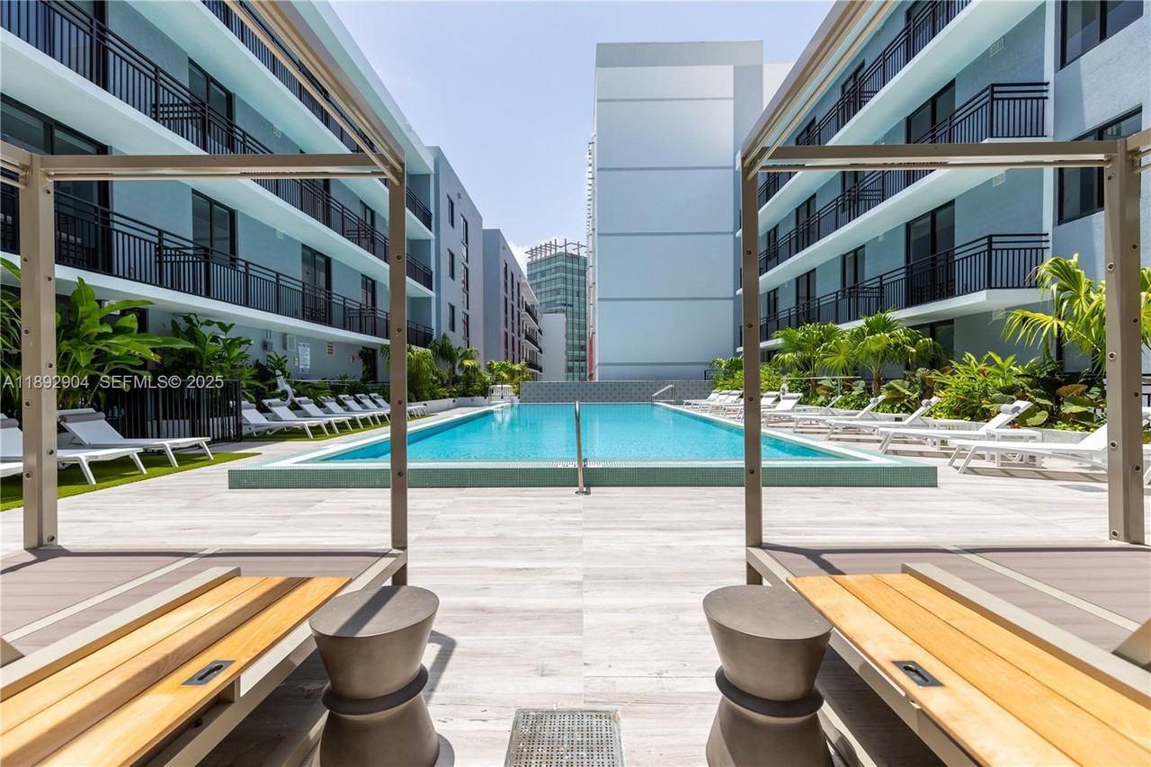 1005 Spring Garden Bridge #729 - Photo 4 of 38