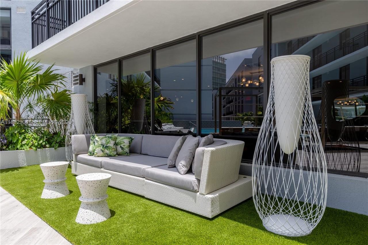 1005 Spring Garden Bridge #729 - Photo 5 of 38