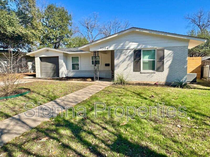 1304 Hillcrest Dr - Photo 2 of 27