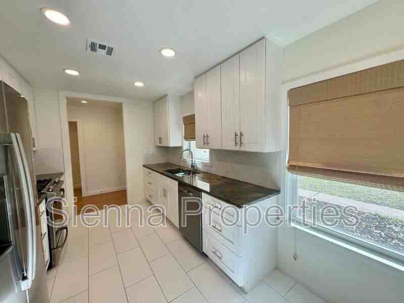 1304 Hillcrest Dr - Photo 7 of 27