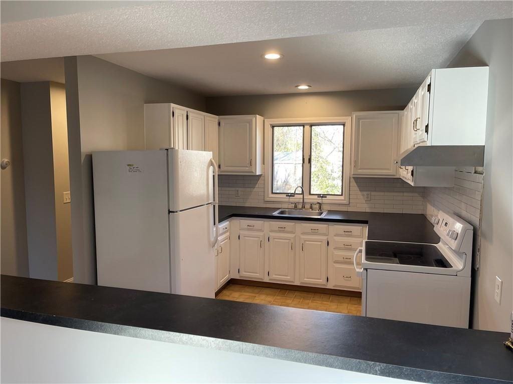 12 Beacon St - Photo 3 of 18