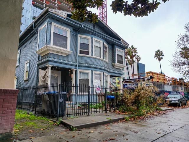 625 S 2nd St - Photo 2 of 3