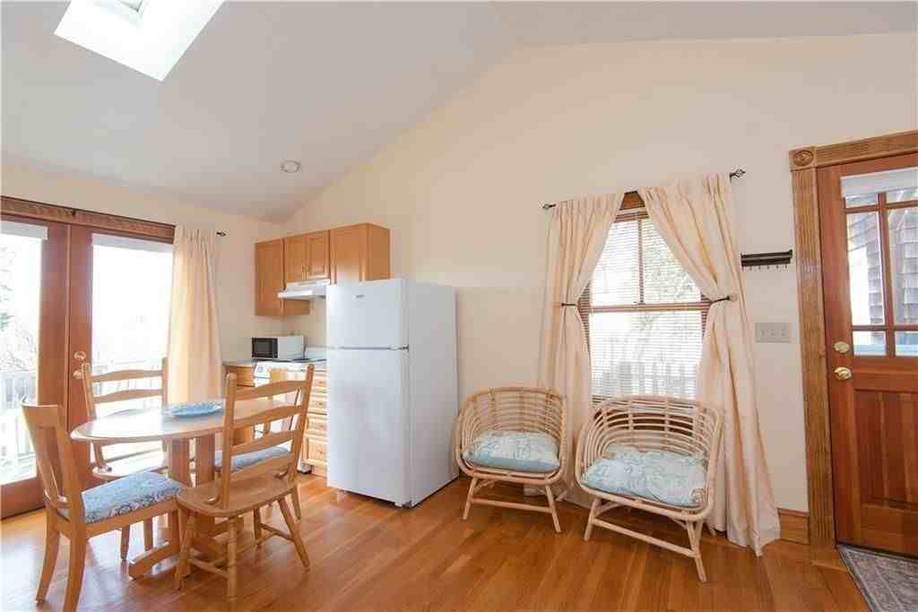 281 Wolcott Ave - Photo 2 of 17