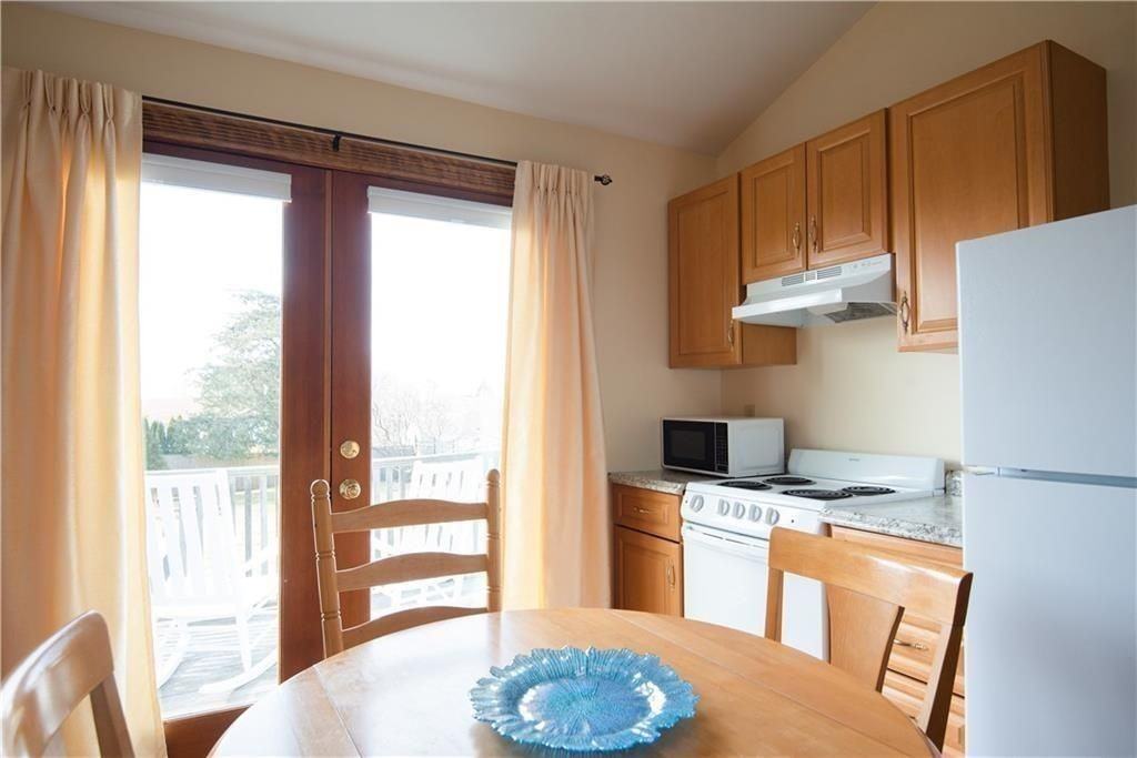 281 Wolcott Ave - Photo 5 of 17