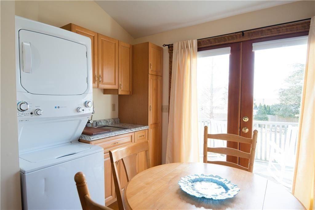 281 Wolcott Ave - Photo 6 of 17