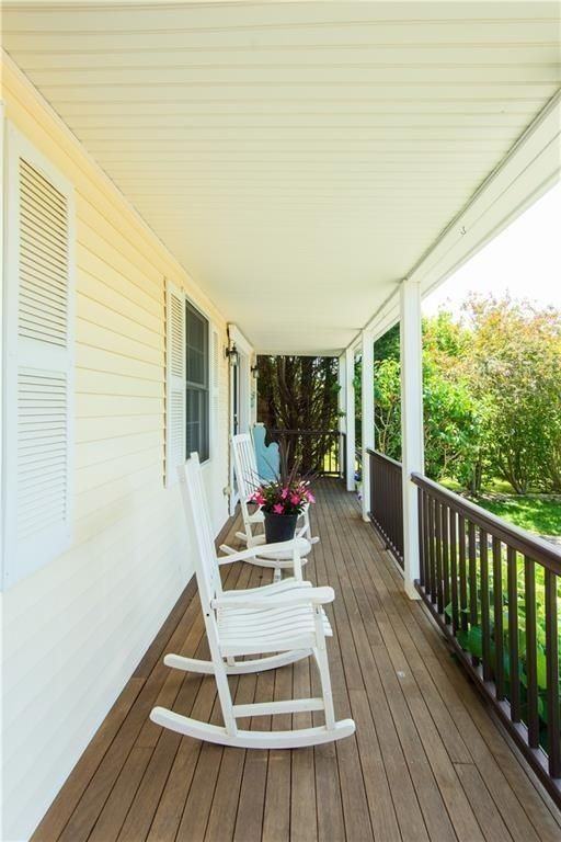 663 Aquidneck Ave - Photo 3 of 28