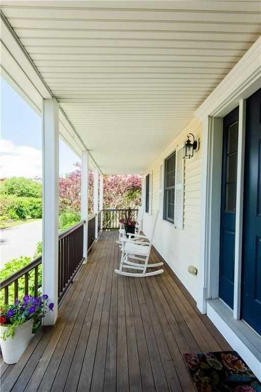 663 Aquidneck Ave - Photo 4 of 28