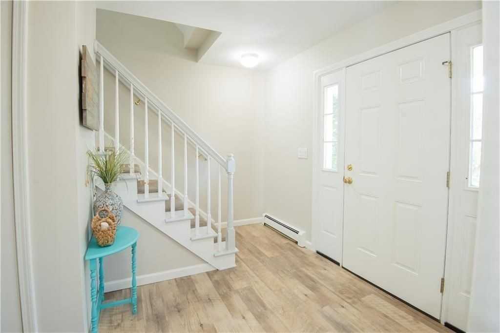 663 Aquidneck Ave - Photo 6 of 28