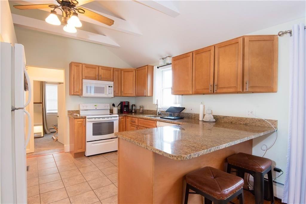 391 Aquidneck Ave - Photo 3 of 16