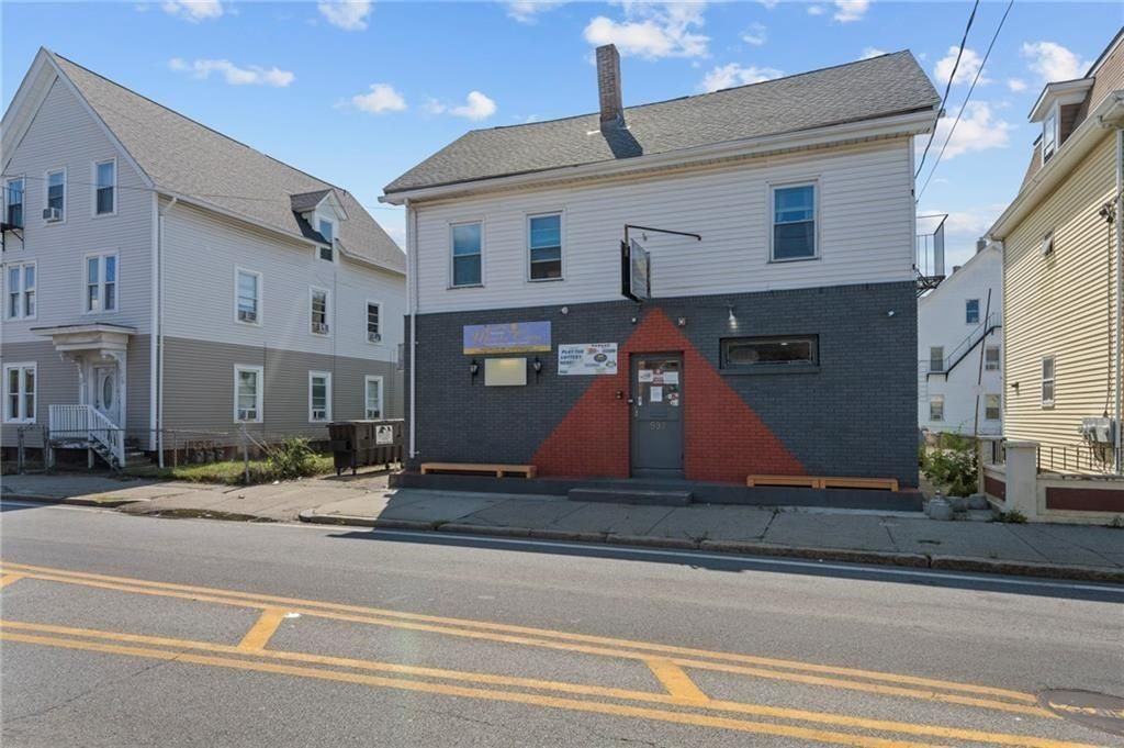 528 Lonsdale Ave - Photo 7 of 8