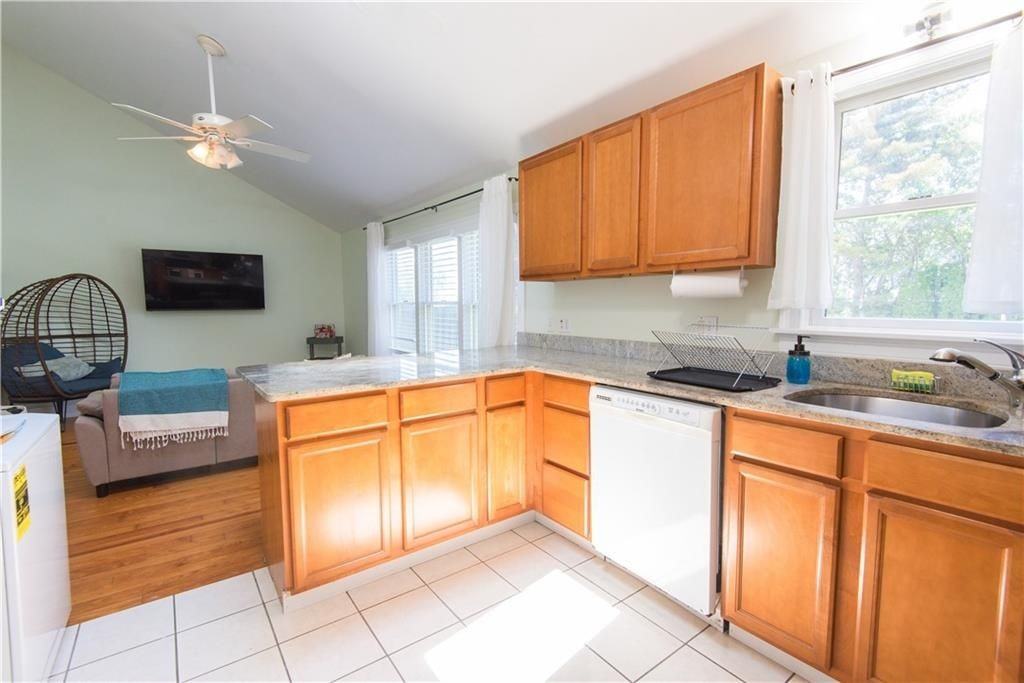 393 Aquidneck Ave - Photo 3 of 17