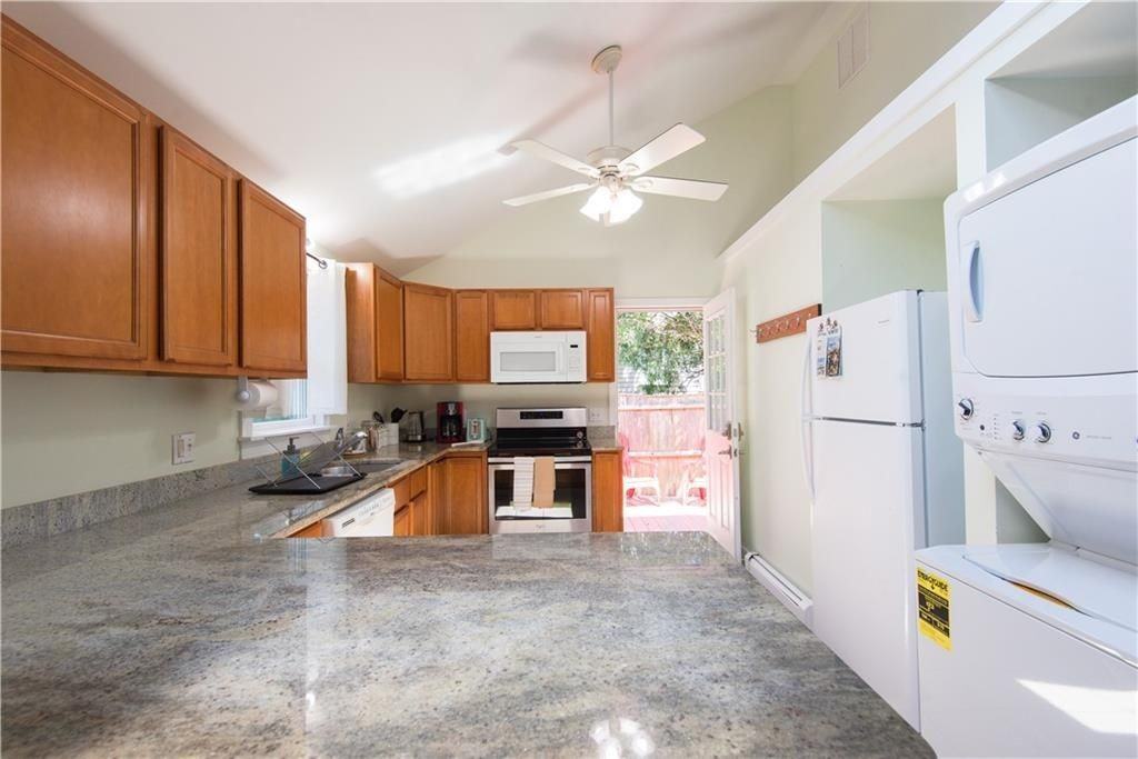 393 Aquidneck Ave - Photo 5 of 17