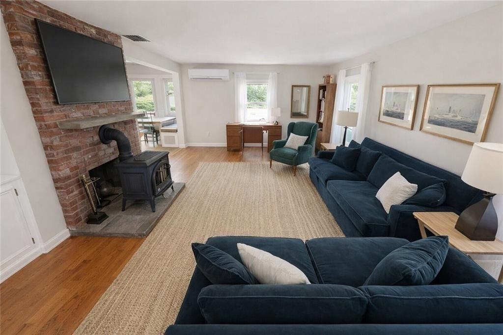 400 3rd Beach Rd - Photo 2 of 12