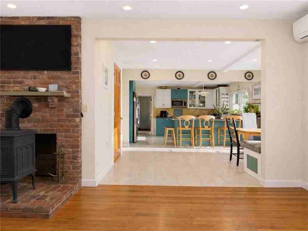 400 3rd Beach Rd - Photo 3 of 12