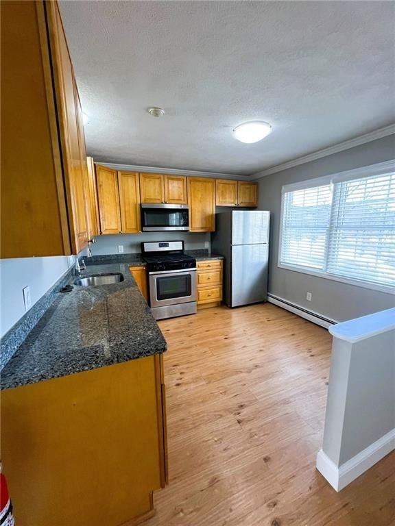 927 Elm St ##3 - Photo 2 of 14