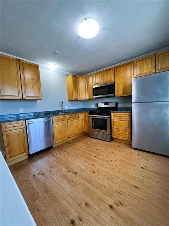 927 Elm St ##3 - Photo 3 of 14