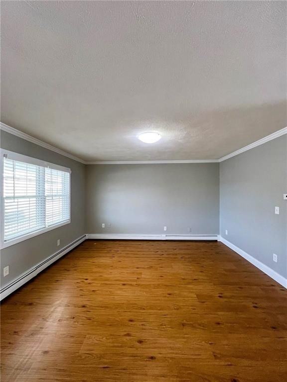 927 Elm St ##3 - Photo 4 of 14