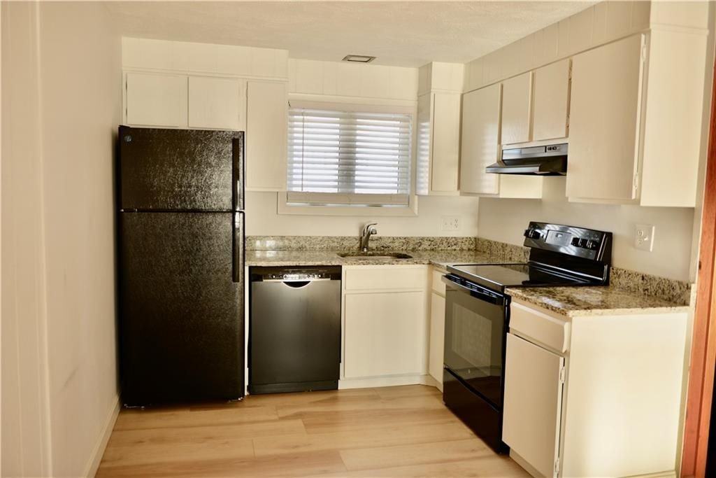76 Batcheller Ave - Photo 3 of 19