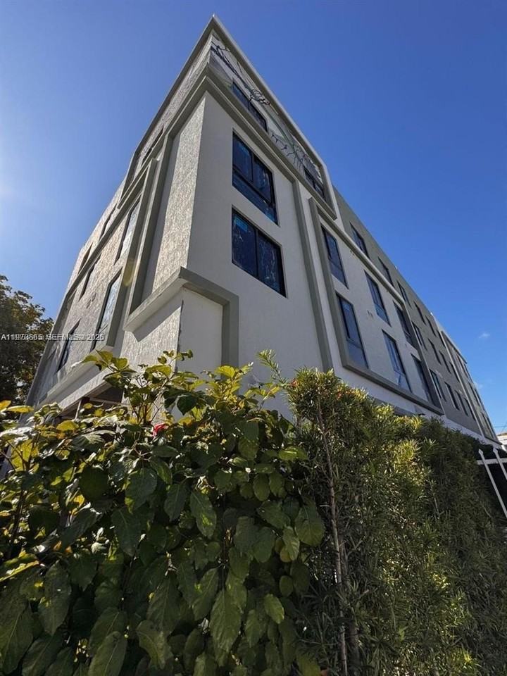 3422 Nw 5th Ave #105