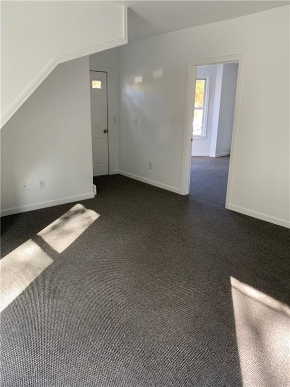 453 Pond St - Photo 4 of 8