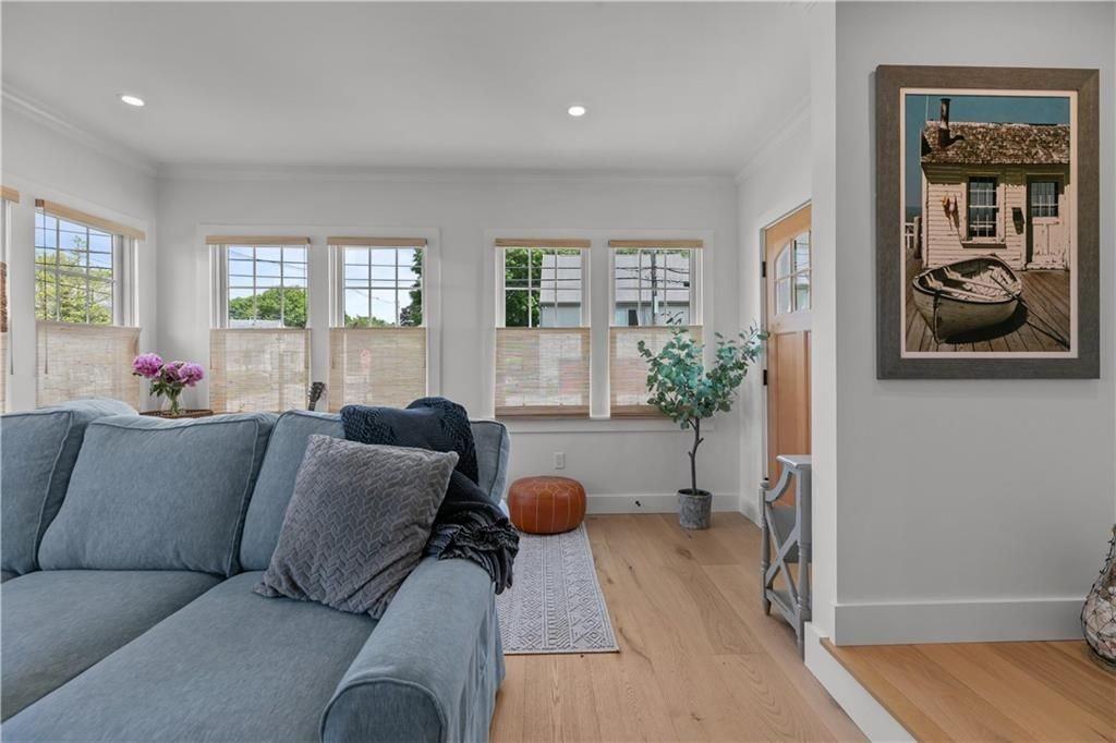 109 Carroll Ave - Photo 4 of 46