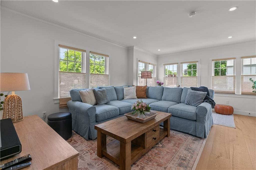 109 Carroll Ave - Photo 5 of 46