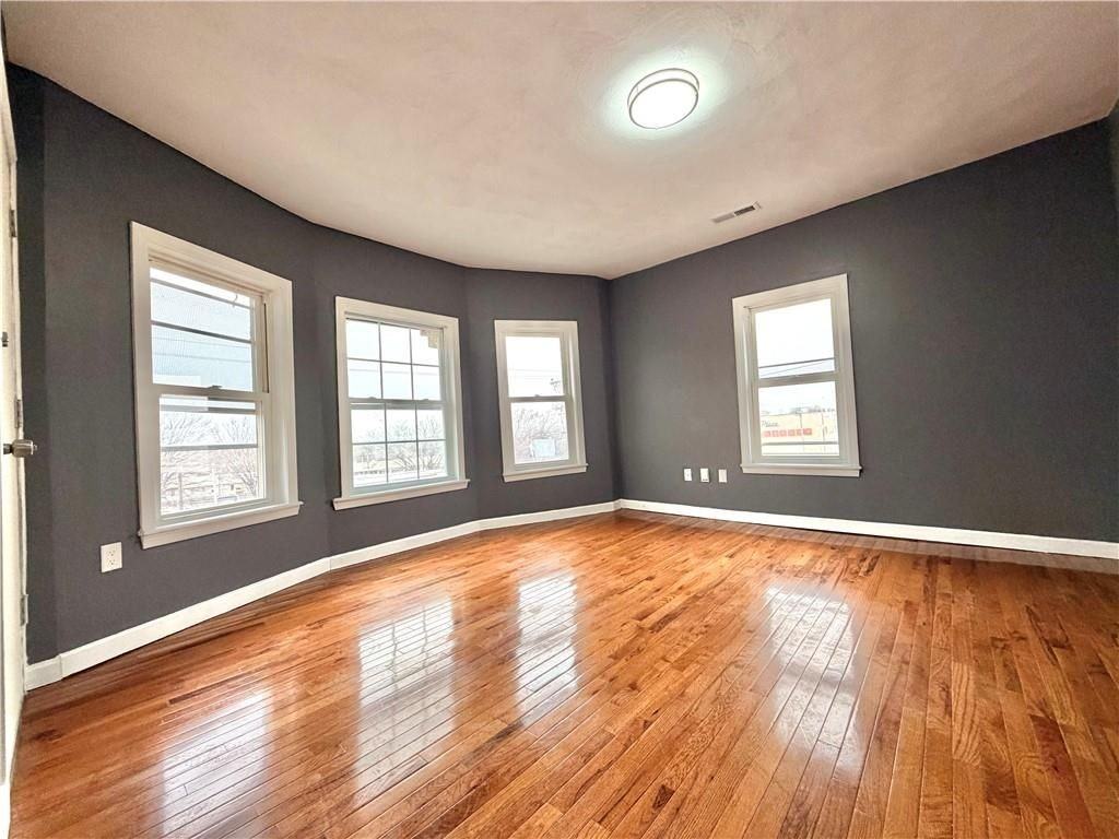 150 Newell Ave - Photo 2 of 8