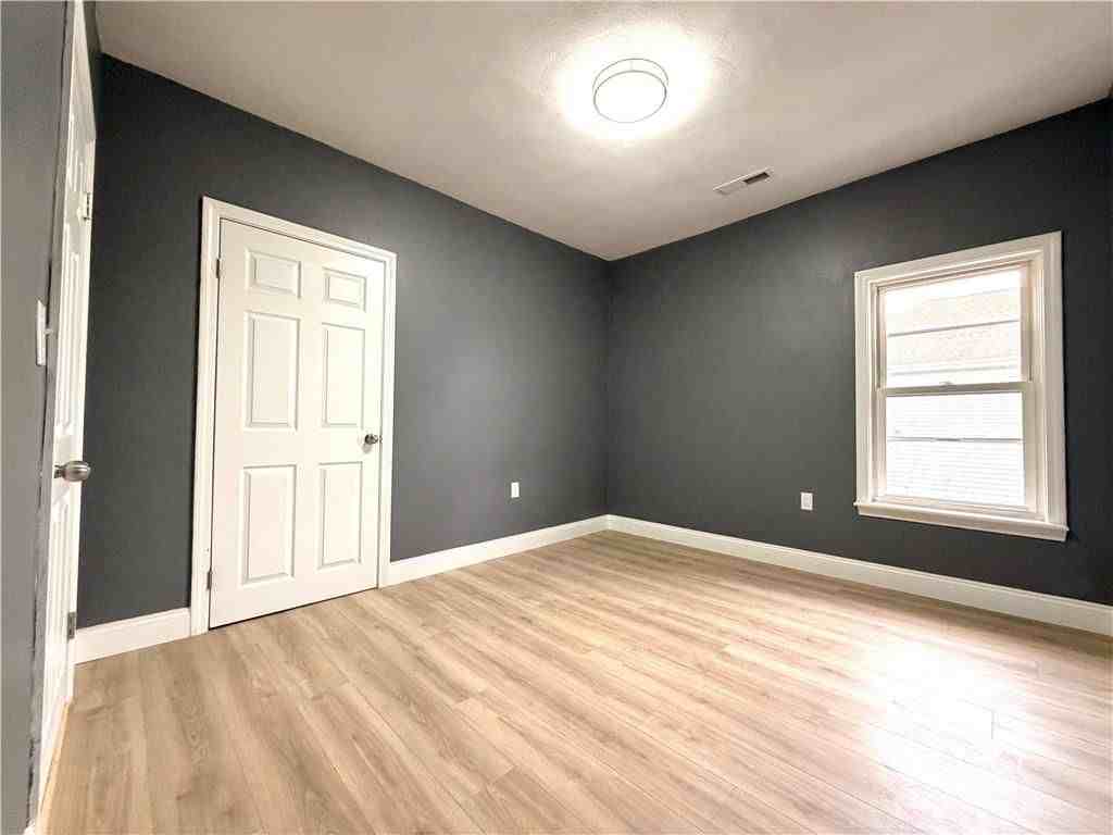 150 Newell Ave - Photo 4 of 8