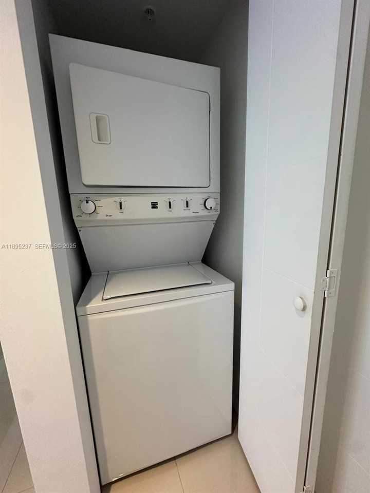 1010 Southwest 2nd Avenue #1507 - Photo 3 of 31