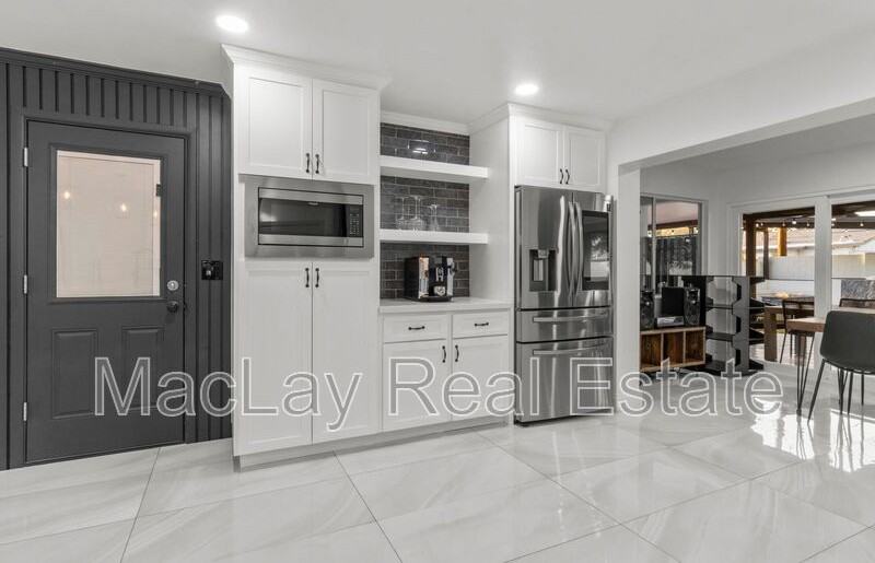 3938 E Cheery Lynn Rd - Photo 2 of 36