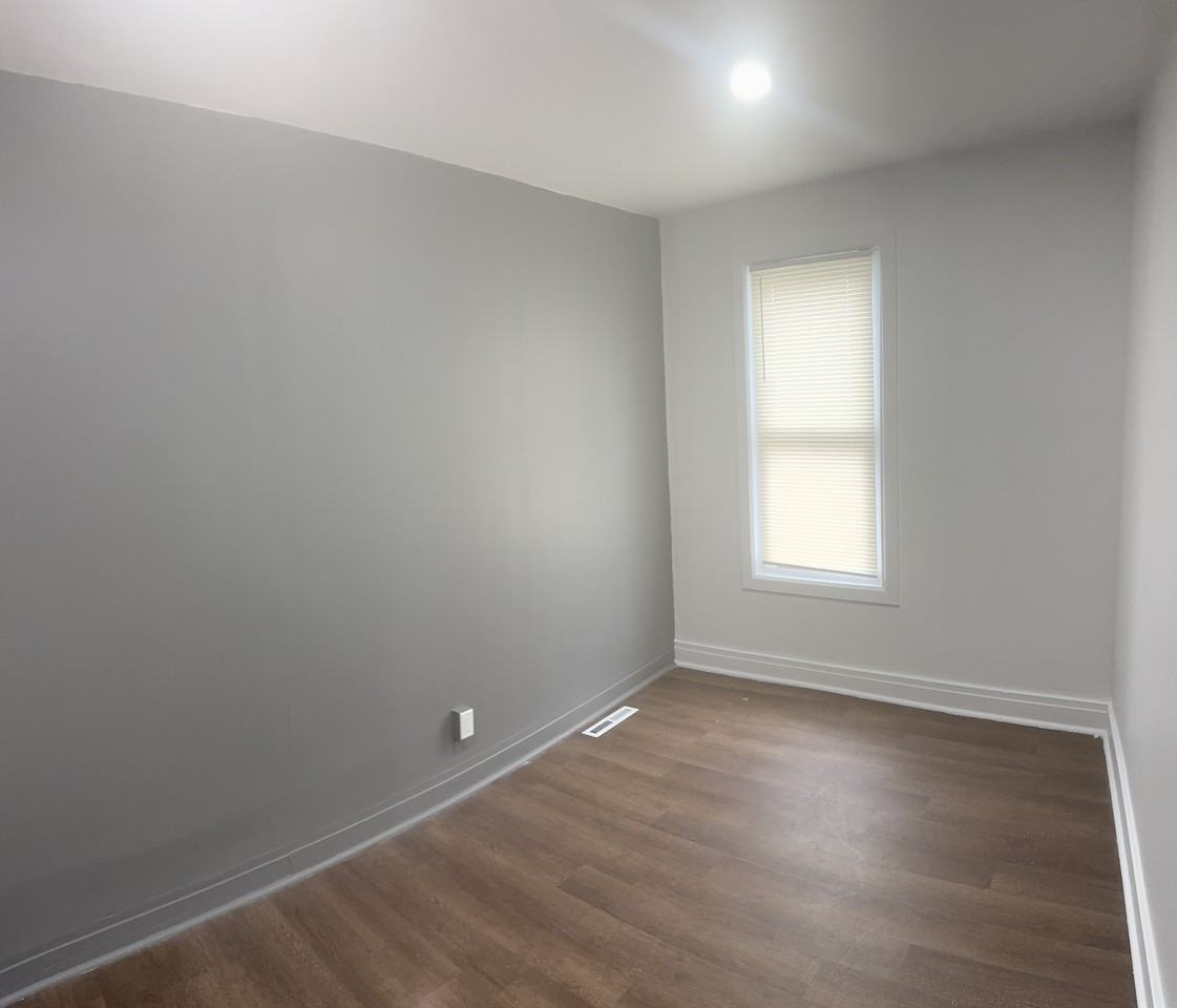 335 S 9th St - Photo 2 of 18